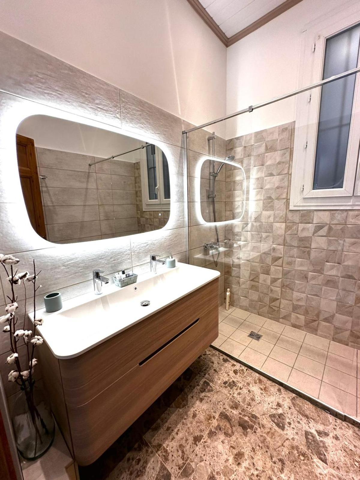 Appartement 4 A 8 Personnes, Spacieux De Standing Classe 4 Etoiles Nimes Luaran gambar