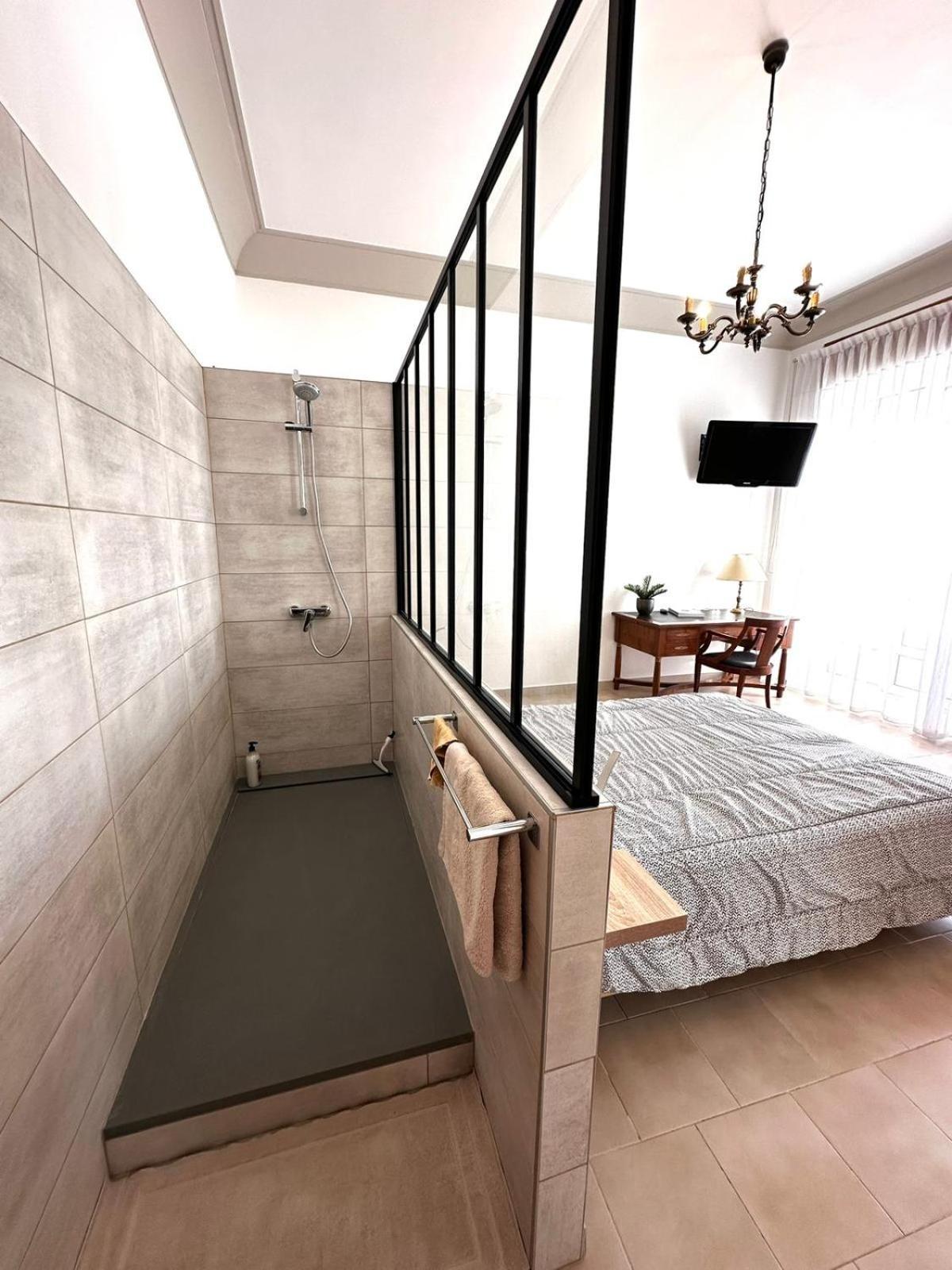 Appartement 4 A 8 Personnes, Spacieux De Standing Classe 4 Etoiles Nimes Luaran gambar