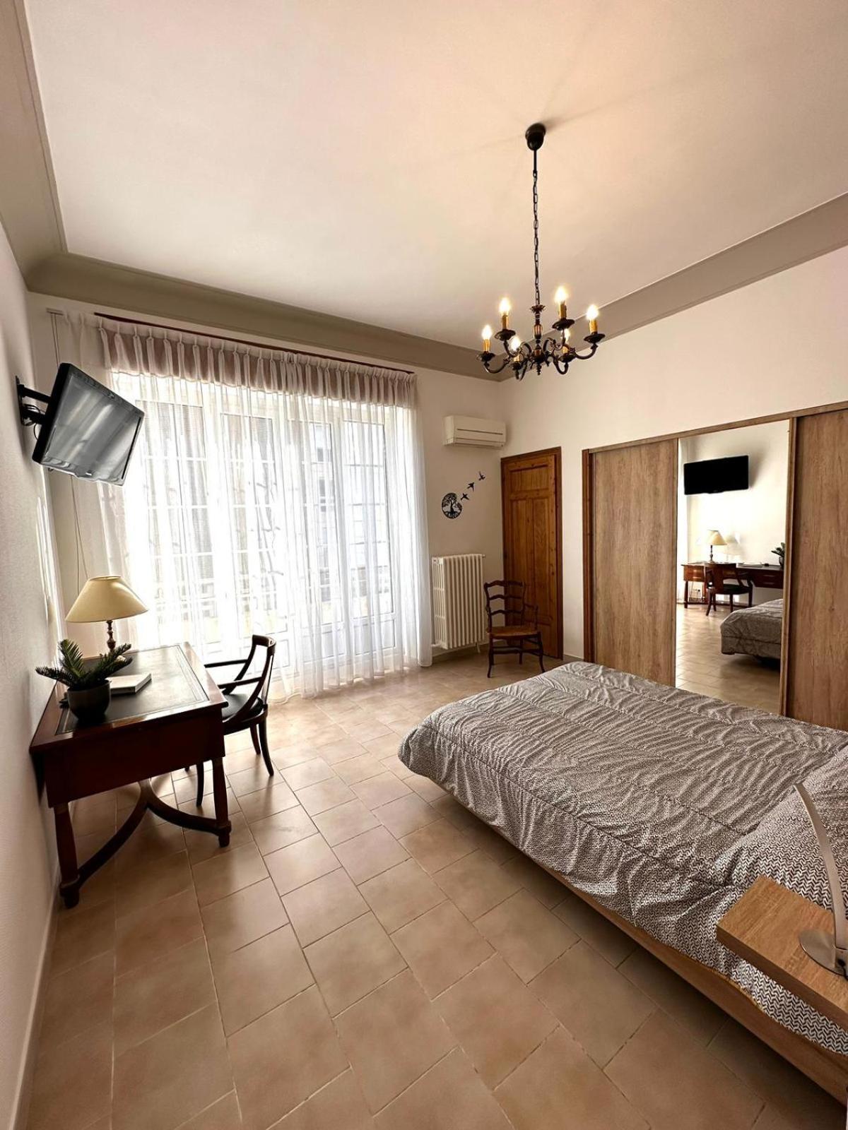 Appartement 4 A 8 Personnes, Spacieux De Standing Classe 4 Etoiles Nimes Luaran gambar